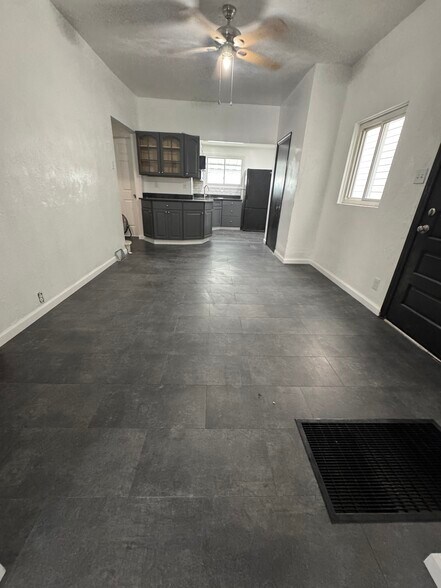 Primary Photo - 302 Prospect St