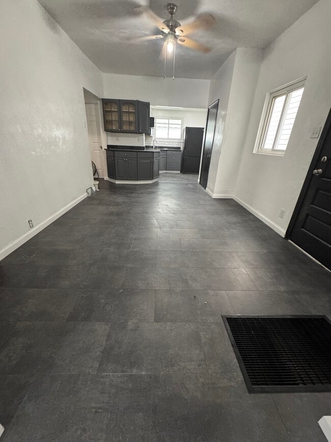 Building Photo - 302 Prospect St