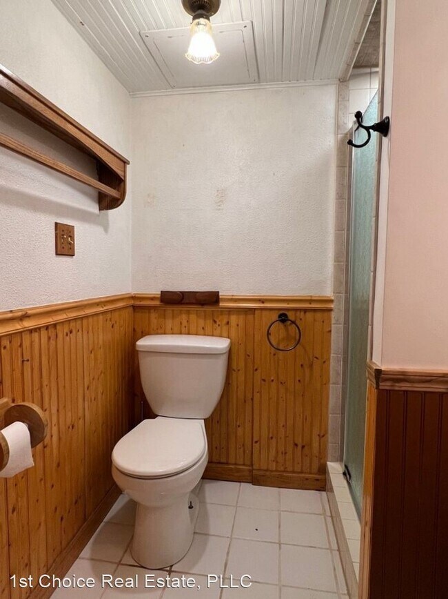 Building Photo - 3 br, 2.5 bath House - 1600 Hillside Drive