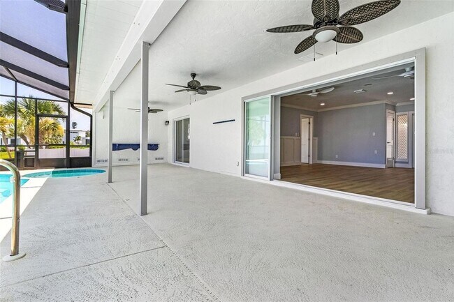 Building Photo - 716 Sarabay Rd