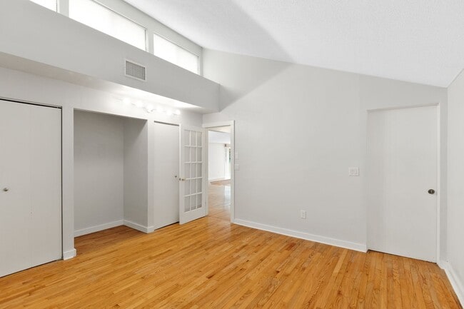 Building Photo - 640 Prospect St