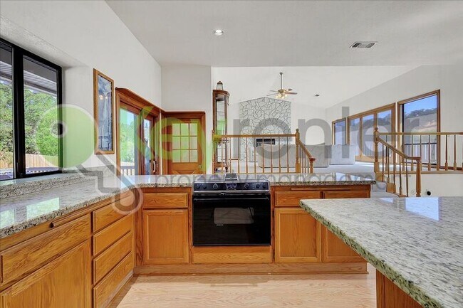 Building Photo - 3556 Mesa Verdes Dr