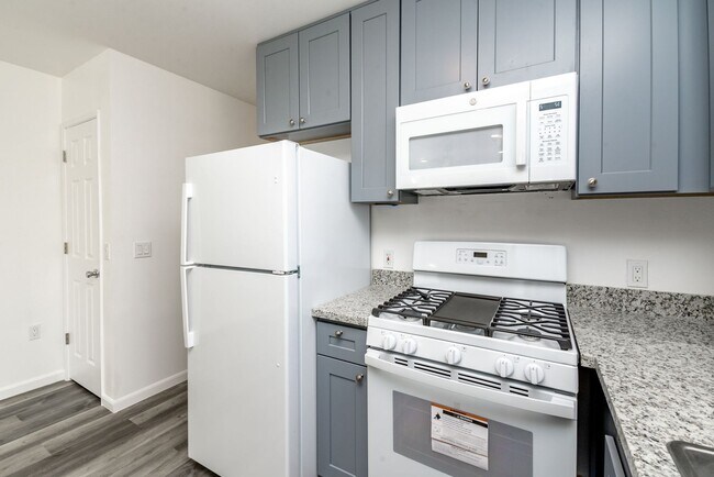 Building Photo - 704 5th Ave SE