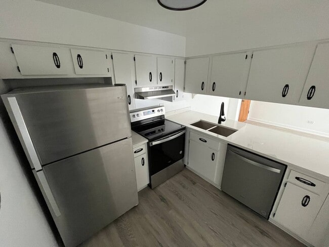 Building Photo - 17745 Rosewood Dr