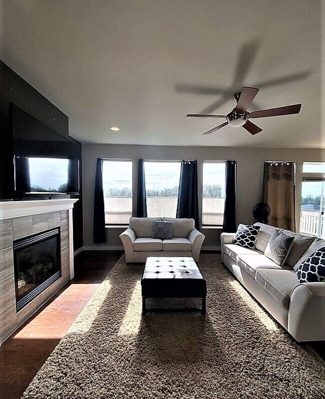 Building Photo - 4318 Blackstone Wy