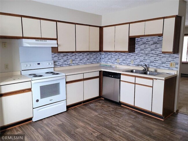 Building Photo - 1285 Bartosh Ln