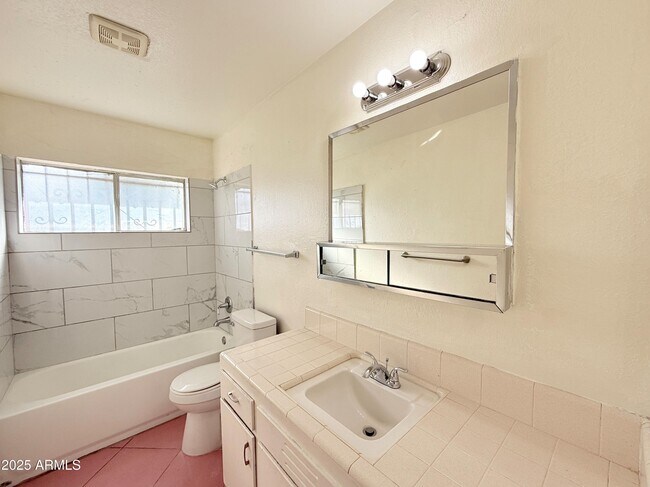 Building Photo - 617 W Minton St