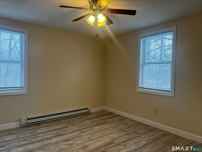 Building Photo - 4 Eastview Dr