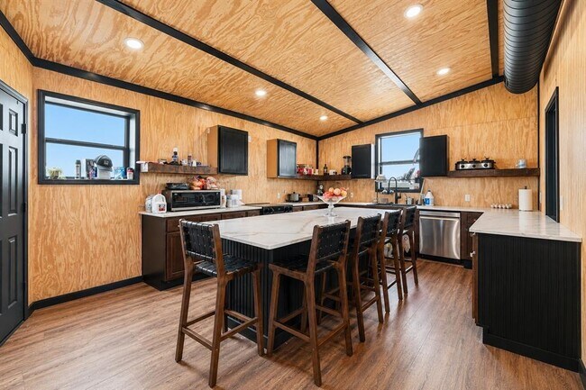 Building Photo - 1701 Co Rd 466