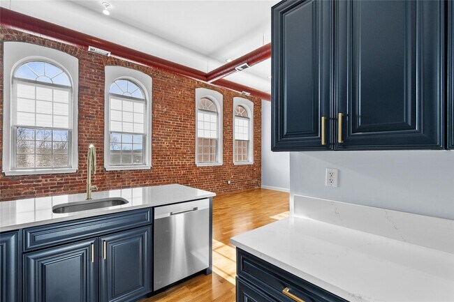 Building Photo - 200 School House Rd