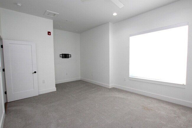 Building Photo - 203 Paschal St
