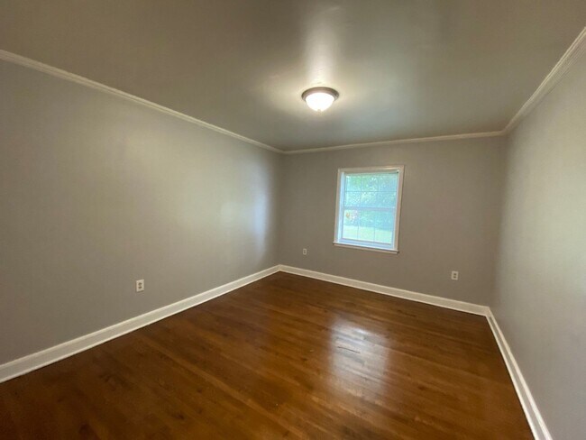 Building Photo - 4320 Bishop Hills Dr