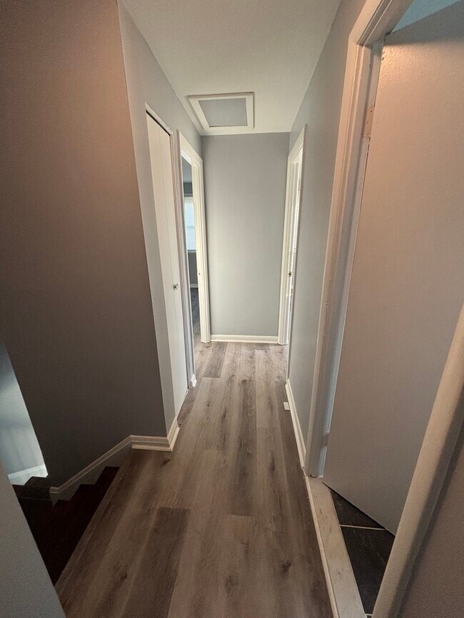 Building Photo - 3 bedroom 2 bathrooms