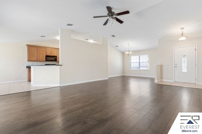 Building Photo - 26 Round Table Ln