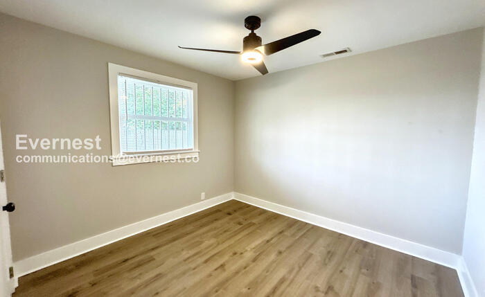 Building Photo - 1728 17th Ave N