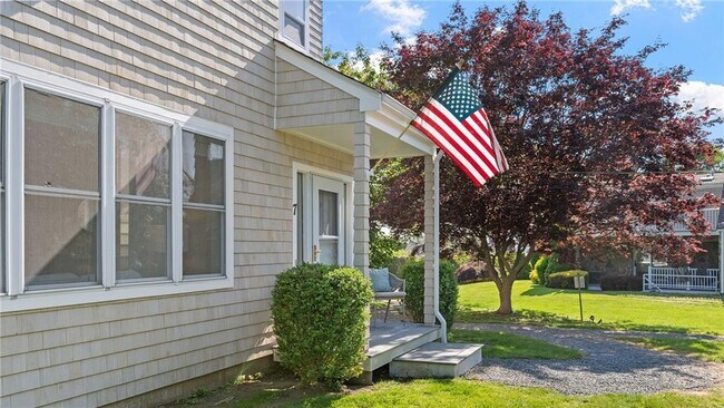 Building Photo - 152 Tuckerman Ave