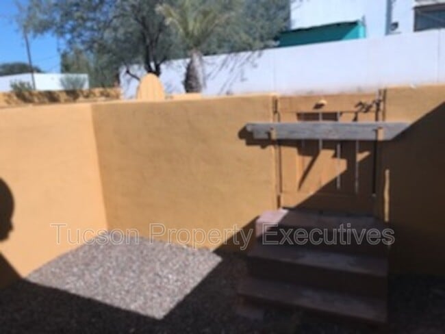 Building Photo - 841 S 8th Ave