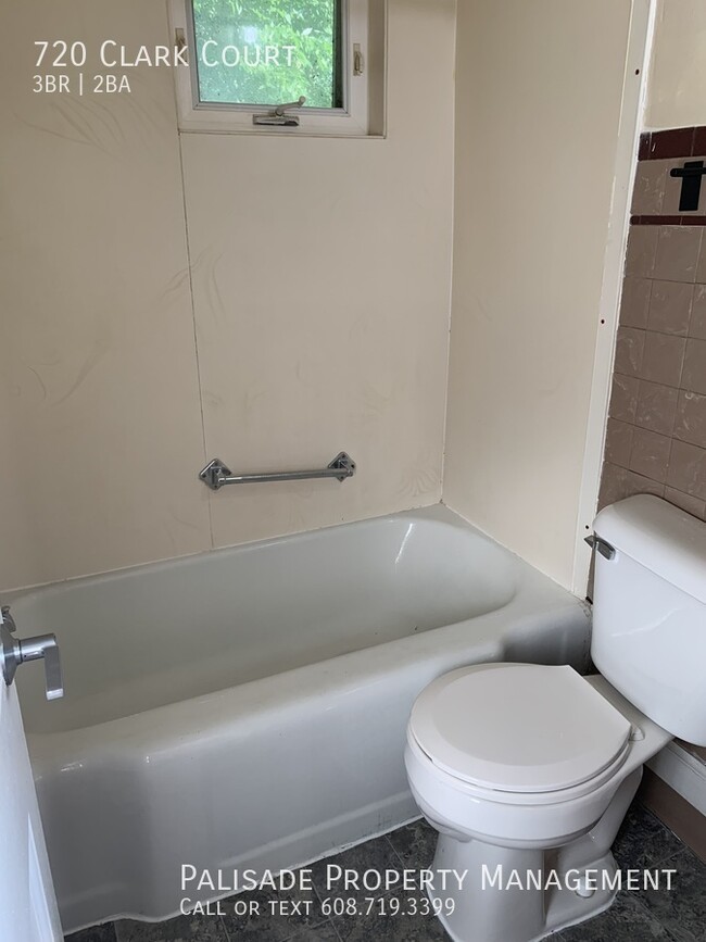 Building Photo - 720 Clark Ct