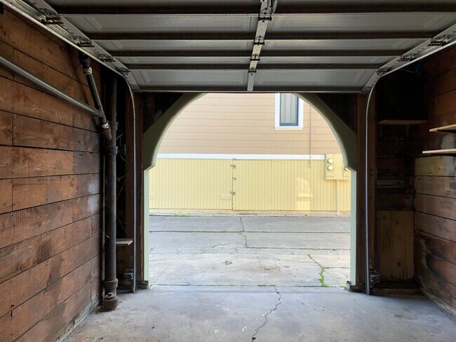 Building Photo - 1217 Sacramento St