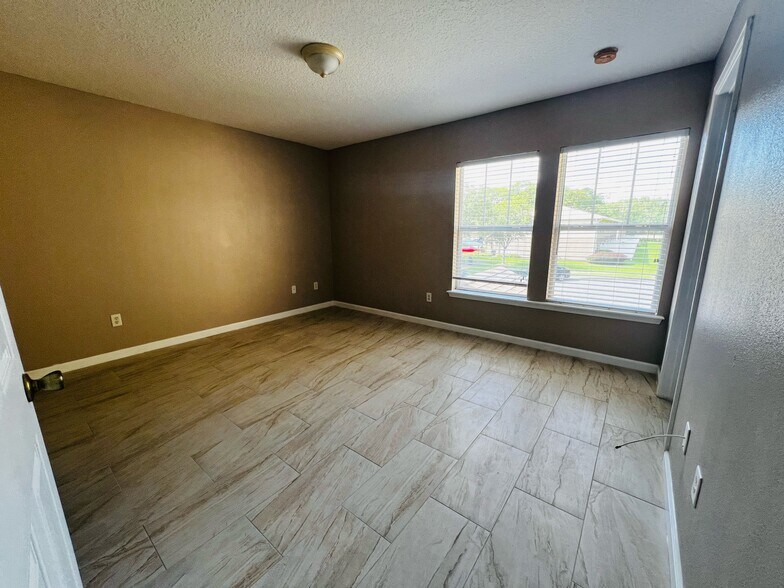 Building Photo - 5908 Brice Ct