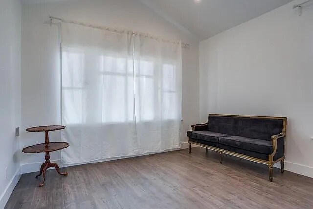 Building Photo - 356 W 15th St