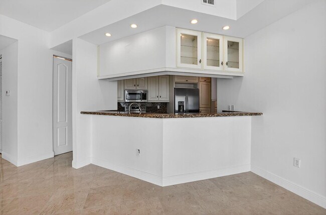 Building Photo - 616 SE 20th Ave