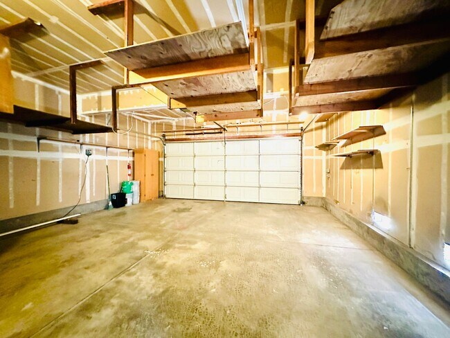 Building Photo - 1537 Yarberry Dr