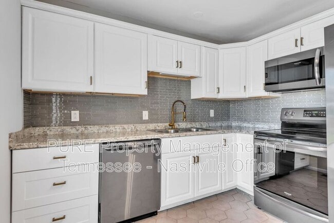 Building Photo - 1715 24th Ave N