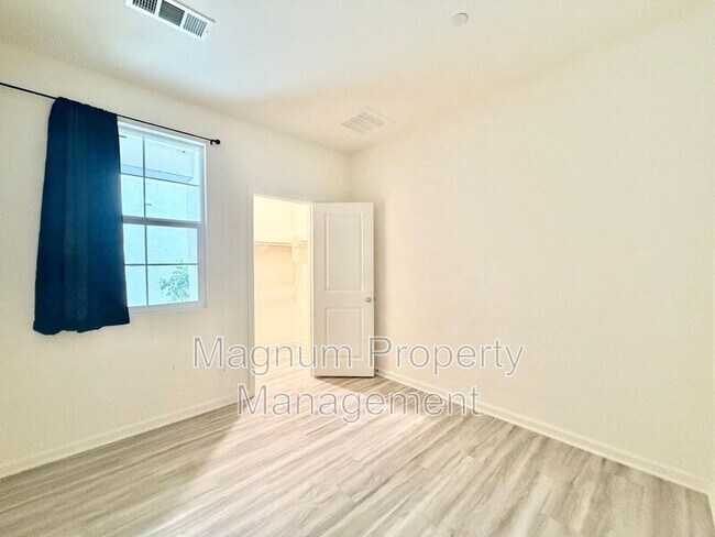 Building Photo - 25161 Harmony Ave