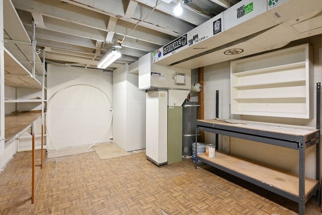 Building Photo - 3 Bedroom Home in Rainer Beach - Beautiful view over Lake Washington