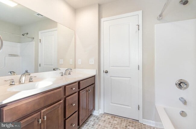 Building Photo - 1726 Bradley Dr