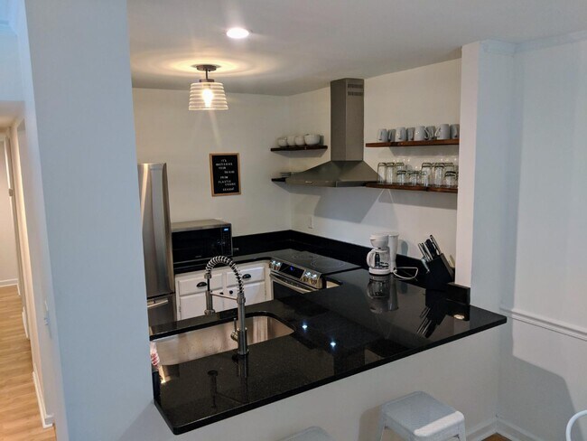 Building Photo - 3181 Parthenon Ave