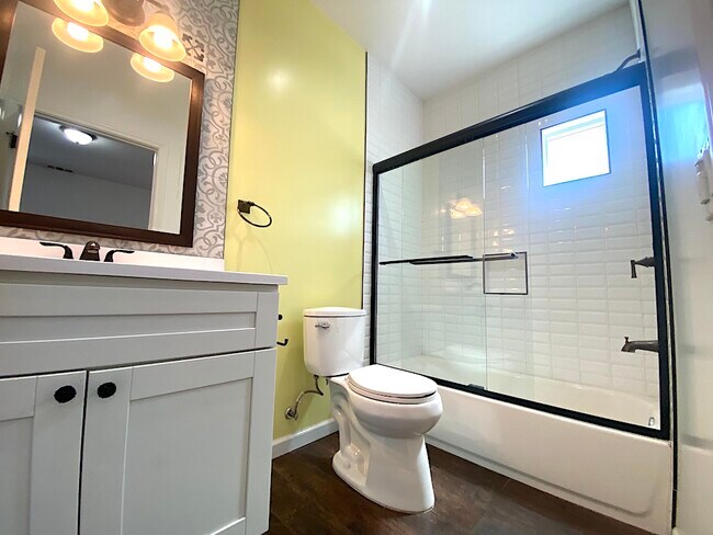 Building Photo - 4861 Mascot St