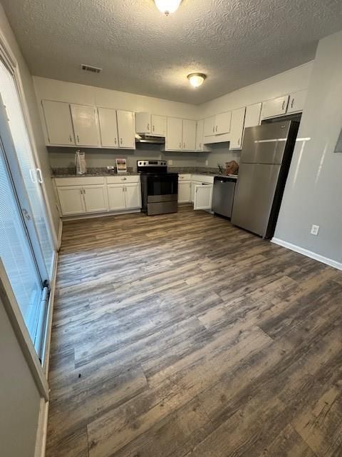 Building Photo - 8327 Glenwoods Terrace