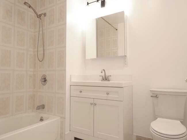 Building Photo - 605 New York Ave