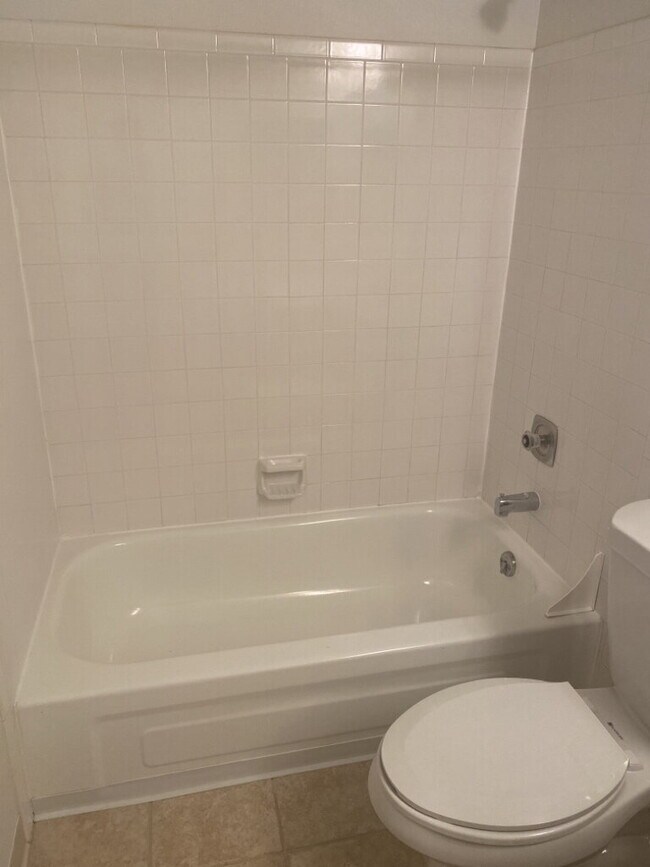 Building Photo - Spacious 2bd/2ba condo!