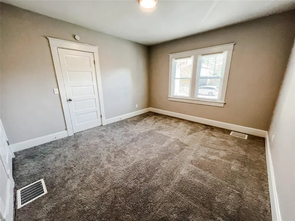 Building Photo - 336 N Riley Ave