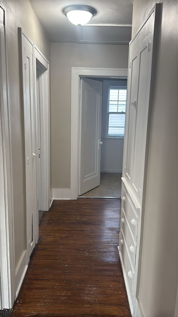 Building Photo - 1720 Barrows St