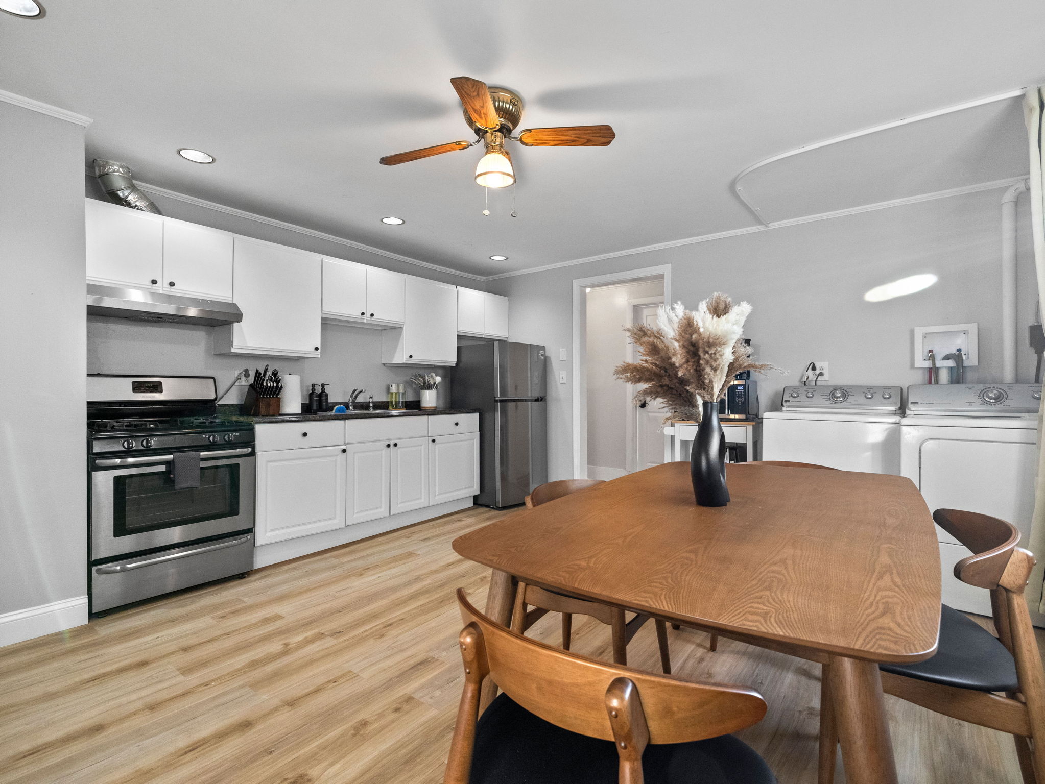 Building Photo - 168 School St