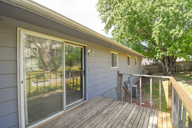 Building Photo - 4504 S Cliff Ave