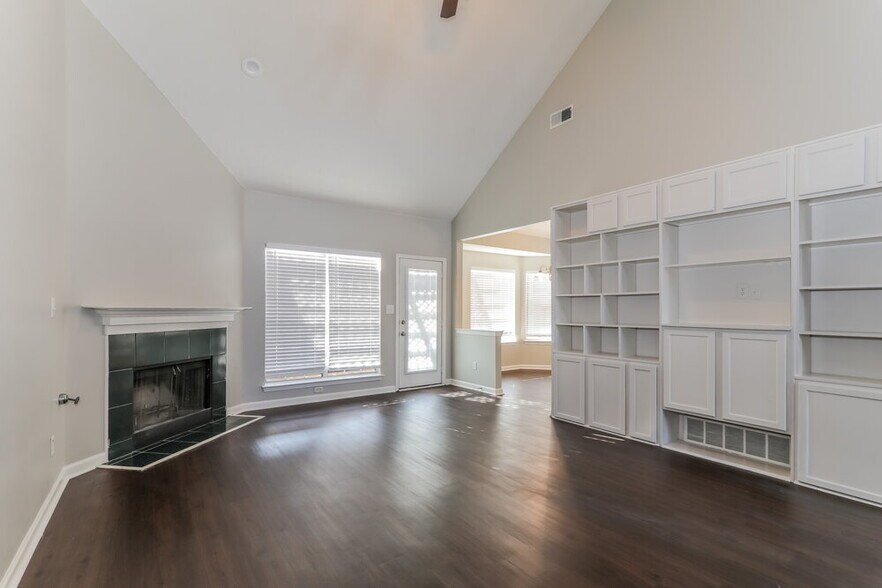 Building Photo - 9093 Weeping Cherry Ln