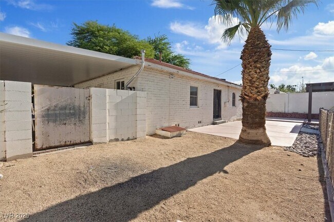Building Photo - 1609 Chapman Dr