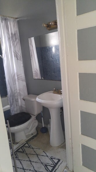 Building Photo - 4209 Freret St