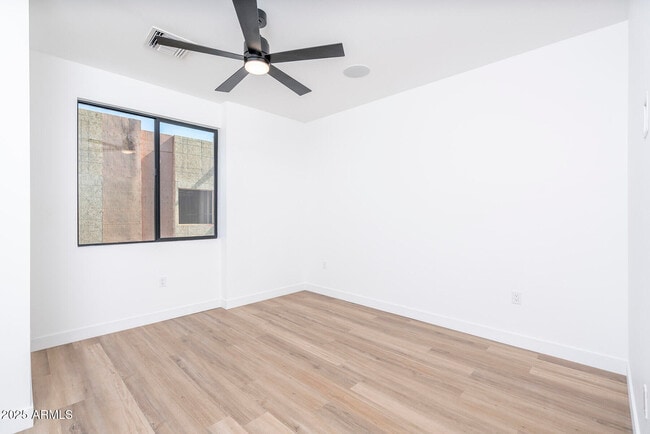 Building Photo - 4220 N 32nd St
