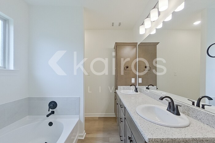 Building Photo - 206 Carencro St