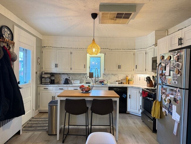 Building Photo - Charming 3 bedroom Apartment in Prime Lancaster City Location - HEAT INCLUDED!