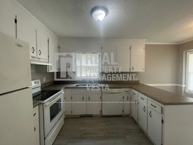 Building Photo - 160 N Springs Ct