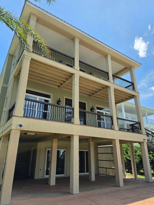 Building Photo - Waterfront 4/2 in Terry Cove with pool and boat dock