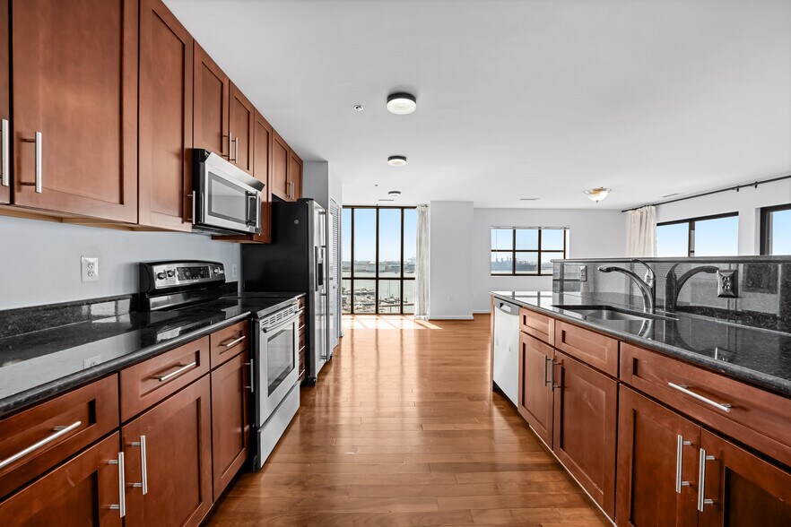 Building Photo - 2702 Lighthouse Pt E