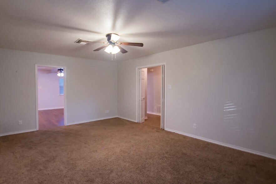 Building Photo - 2110 Inwood Cir